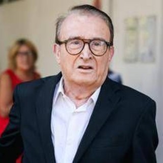 "Vai in pensione", Giuliacci e i meteo-insulti per le previsioni: "Qualche volta rispondo..." "Vai in pensione", Giuliacci e i meteo-insulti per le previsioni: "Qualche volta rispondo..."