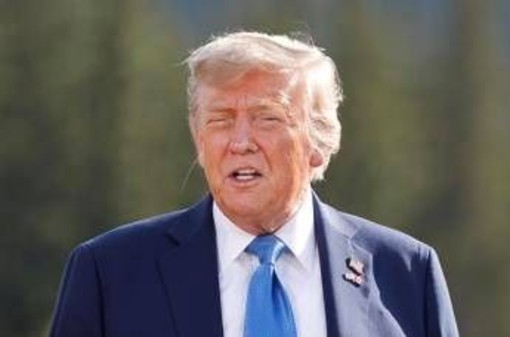 Israele-Iran, Trump chiede la resa di Teheran: &quot;Sappiamo dov'è Khamenei, non lo uccidiamo&quot;
