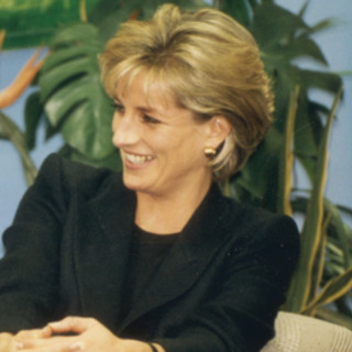 Lady Diana (adolescente) aveva una cotta per Andrea, gli spediva biglietti a San Valentino Lady Diana (adolescente) aveva una cotta per Andrea, gli spediva biglietti a San Valentino