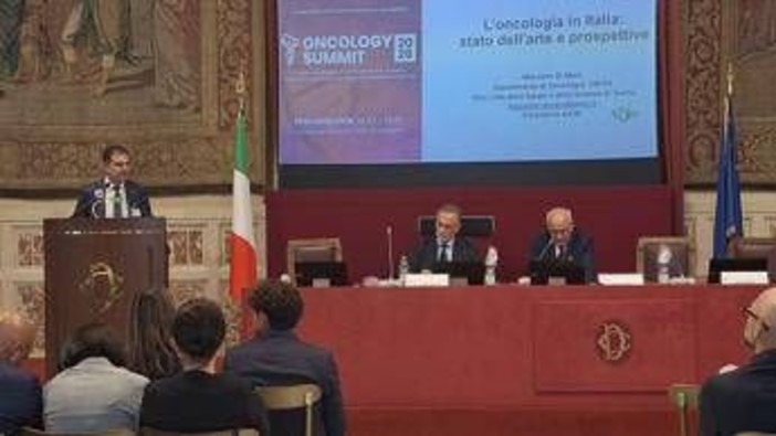 I tumori in Italia causano 1 ricovero su 10, esperti: "Sfida garantire sostenibilità e cure a 4 milioni di persone"