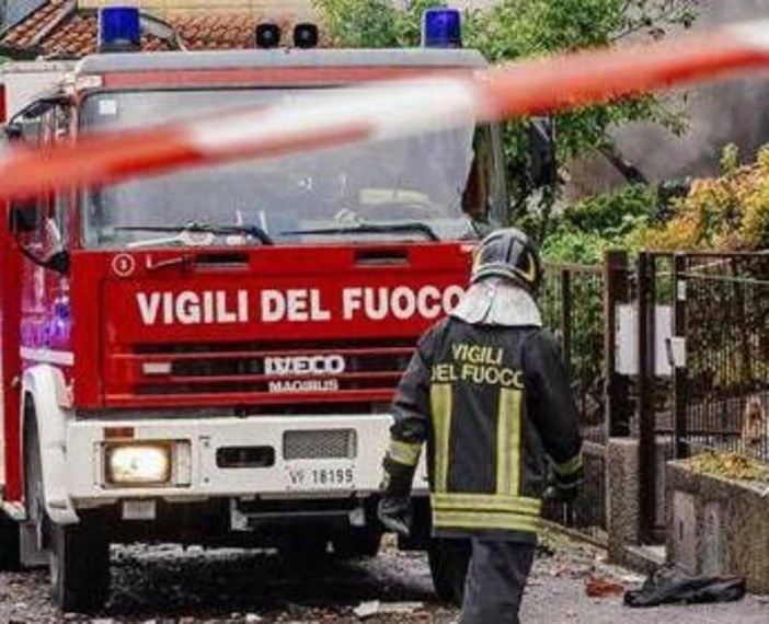 Reggio Emilia, crolla il soffitto di un'abitazione a Boretto: feriti madre e figlio