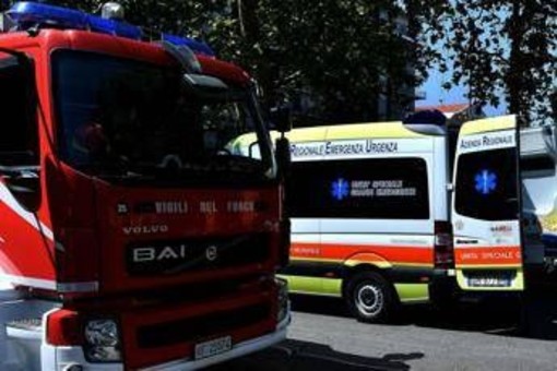 Frontale tra auto e bus con a bordo studenti, incidente a Maniago (Pordenone): un morto