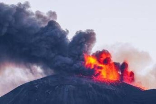 Eruzione Etna, Ingv: "Impossibile stimare quanto durerà"
