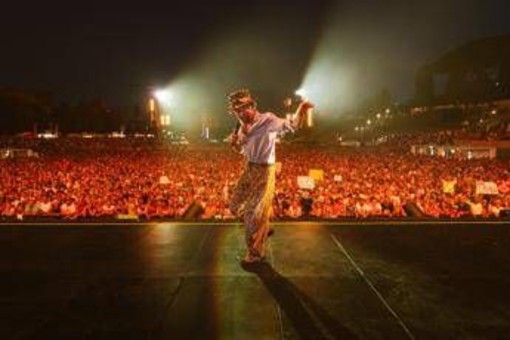 Jovanotti gladiatore col sorriso al Circo Massimo: "Il pessimismo è un lusso che non posso permettermi" Jovanotti gladiatore col sorriso al Circo Massimo: "Il pessimismo è un lusso che non posso permettermi"