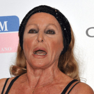 Ursula Andress, da Bond girl a vittima di truffa: perde quasi 20 milioni Ursula Andress, da Bond girl a vittima di truffa: perde quasi 20 milioni