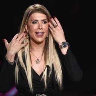 Genny Urtis ospite a Belve, chi è la 'chirurga dei vip': dagli interventi al rapporto col padre