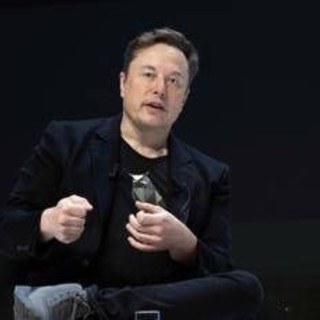 Elon Musk fa causa ad Apple e OpenAi per presunte violazioni delle regole di concorrenza