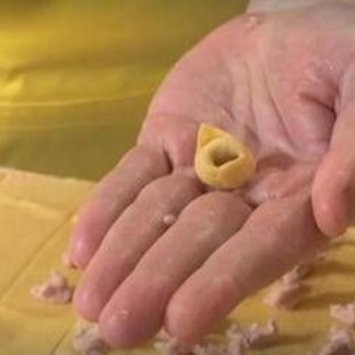 Le 'regole' per il pranzo di Natale, esiste il numero perfetto di tortellini