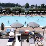 Infezioni in piscina, medici anti-bufale: &quot;I rischi sono tanti, il cloro non uccide tutti i germi&quot;