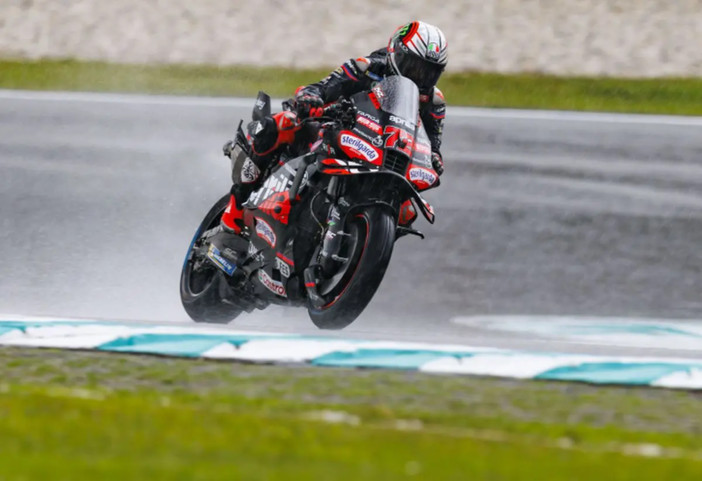 Meteo variabile e caos a Sepang: Bagnaia e Bezzecchi in Q1 Meteo variabile e caos a Sepang: Bagnaia e Bezzecchi in Q1