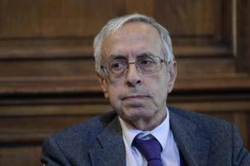 Generali, De Mattia (ex Bankitalia): "Addio a Natixis? Fatto positivo, operazione diffusamente criticata" Generali, De Mattia (ex Bankitalia): "Addio a Natixis? Fatto positivo, operazione diffusamente criticata"