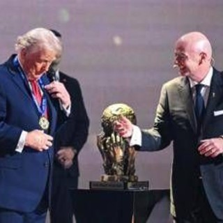 Infantino, indagine Fifa per premio pace a Trump: cos'è successo