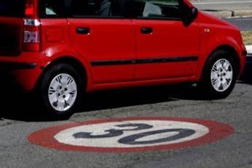 Bologna e il limite a 30 km all'ora, il Tar accoglie ricorso e annulla provvedimento Bologna e il limite a 30 km all'ora, il Tar accoglie ricorso e annulla provvedimento