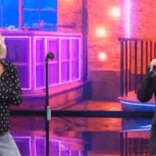 Tu si que vales, Emma canta e Maria De Filippi la imita: la gag esilarante Tu si que vales, Emma canta e Maria De Filippi la imita: la gag esilarante