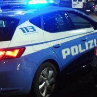 Napoli, 51enne trovata morta in casa: non si esclude l'omicidio Napoli, 51enne trovata morta in casa: non si esclude l'omicidio