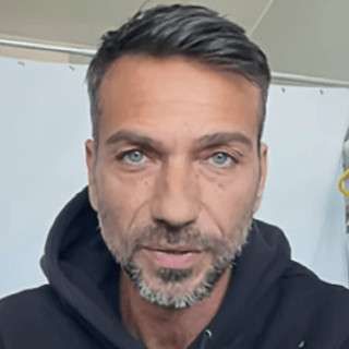 Costantino Vitagliano a Verissimo: chi è l'ex tronista, il racconto della malattia rara