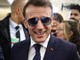 Macron e il look 'Top Gun' a Davos: occhiali specchiati tra stile e ironia sui social