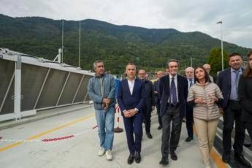 Trasporti: H2iseO, presidente Fontana e assessore Lucente in visita a impianti idrogeno Trasporti: H2iseO, presidente Fontana e assessore Lucente in visita a impianti idrogeno
