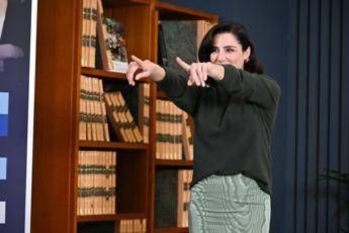 Ascolti tv, 'La preside' Luisa Ranieri vola al 27% di share e Rai1 vince la prima serata Ascolti tv, 'La preside' Luisa Ranieri vola al 27% di share e Rai1 vince la prima serata