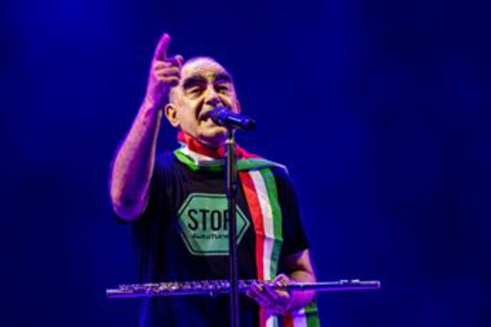 Elio: "De Gregori? Difendo suo diritto a parlare. Vannacci? Non mi piace, sono antifascista"