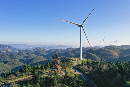 Cina, il 22% della produzione totale di elettricità da eolico e solare