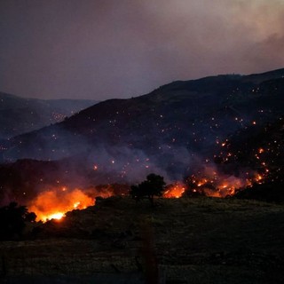 Grecia, situazione critica a Creta per gli incendi con 8 mila evacuati