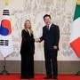 Meloni in Corea del Sud, vede Lee: "Rafforzare dialogo e cooperazione"
