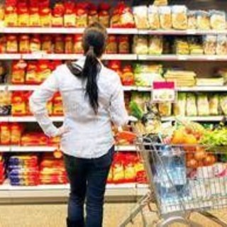 Inflazione stabile a luglio: +1,7% su anno. Carrello spesa più caro