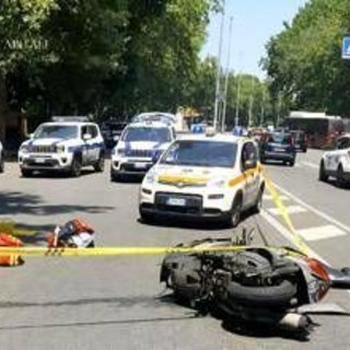 Roma, minivan contro scooter sul lungotevere: morta una ragazza di 22 anni