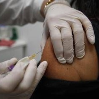 Vaccino antinfluenzale, il calendario delle Regioni: date, chi può farlo gratis