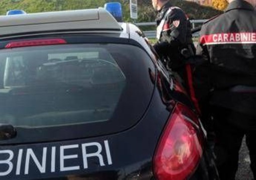 Napoli, picchiano tassista e postano video: denunciati 4 minori