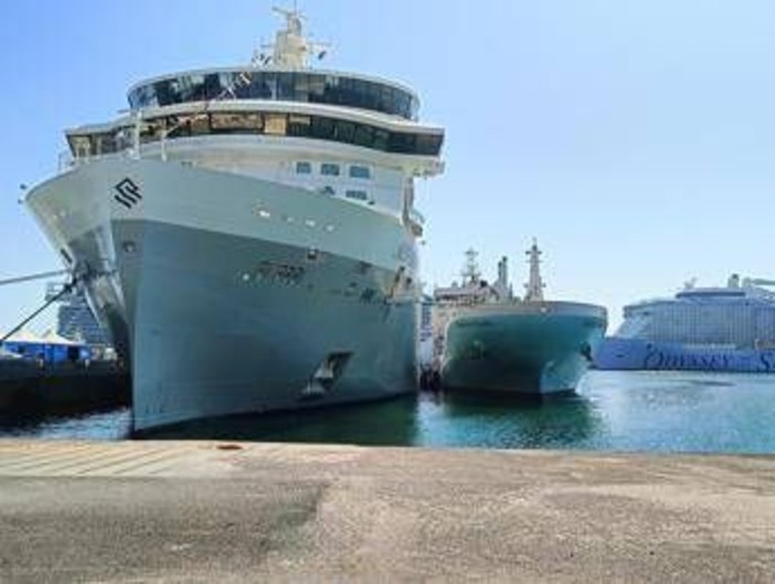 Porto di Civitavecchia, concluso con successo primo rifornimento di Gnl a una nave da crociera