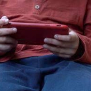 Valditara lancia l'allarme: "Bambini di sei anni già sui siti porno". L'appello ai genitori Valditara lancia l'allarme: "Bambini di sei anni già sui siti porno". L'appello ai genitori