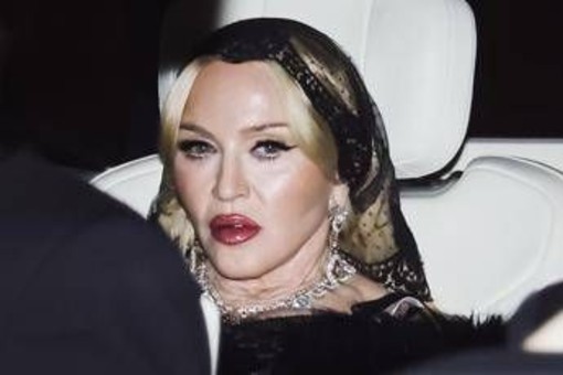 Madonna compie oggi 67 anni e festeggia il compleanno al Palio di Siena