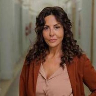 Oggi in prima serata su Canale 5 debutta 'A Testa alta' con Sabrina Ferilli Oggi in prima serata su Canale 5 debutta 'A Testa alta' con Sabrina Ferilli