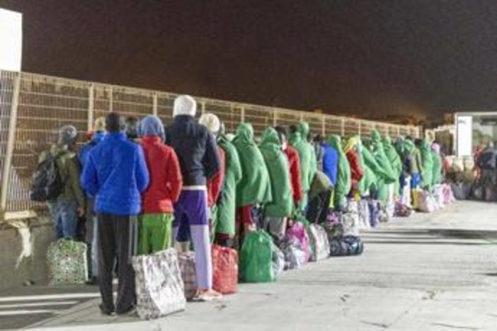 Eurispes: "Si emigra per povertà e mancanza lavoro" Eurispes: "Si emigra per povertà e mancanza lavoro"
