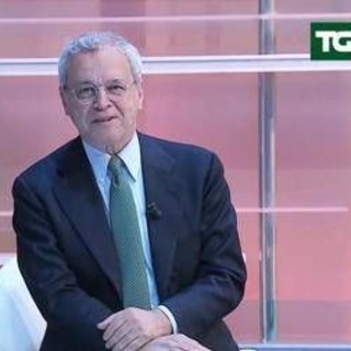 La7, Mentana conduce "tg daltonico" per problema alle luci La7, Mentana conduce "tg daltonico" per problema alle luci