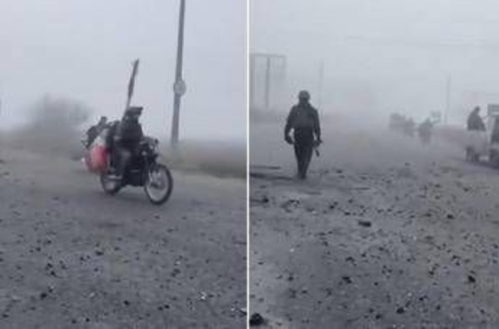 Russi in moto tra la nebbia: in un video virale l'assalto a Pokrovsk mentre la città resiste Russi in moto tra la nebbia: in un video virale l'assalto a Pokrovsk mentre la città resiste