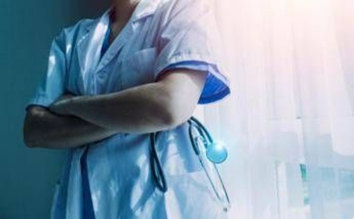 Stretta sui migranti in Uk, fino a 50mila infermieri potrebbero lasciare il Paese