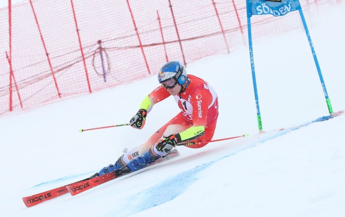 Marco Odermatt vince il primo gigante di Coppa del Mondo a Soelden Marco Odermatt vince il primo gigante di Coppa del Mondo a Soelden