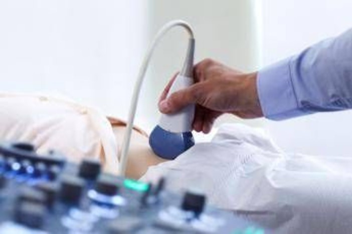 Argentina, bimba di 10 anni va in ospedale con forti dolori di pancia e si scopre che è incinta: arrestato il patrigno Argentina, bimba di 10 anni va in ospedale con forti dolori di pancia e si scopre che è incinta: arrestato il patrigno