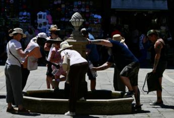 Caldo record, 21 città in bollino rosso oggi: da domani arriva la tregua Caldo record, 21 città in bollino rosso oggi: da domani arriva la tregua