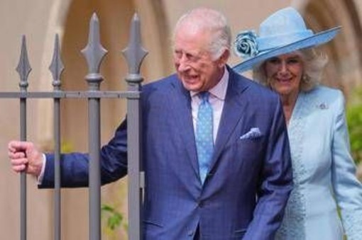 Carlo e Camilla, così la distanza tiene vivo l'amore: weekend separati per non annoiarsi