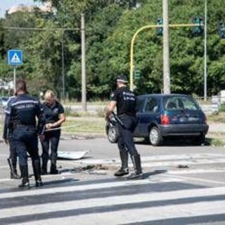 Donna travolta e uccisa da auto rubata a Milano, rintracciati 4 minorenni in campo rom