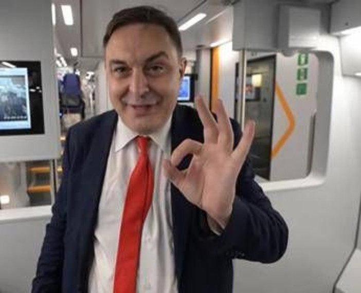 Andrea Diprè finto capotreno per video su Youtube: denunciato dalla Polfer Andrea Diprè finto capotreno per video su Youtube: denunciato dalla Polfer
