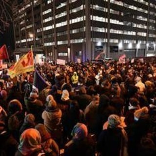 Tensione a Minneapolis, 37enne ucciso da agente federale. Testimone: "Pretti era disarmato"