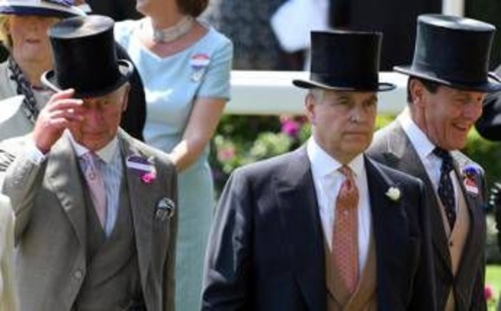 Principe Andrea, Carlo gli toglie i titoli reali: cosa c'entrano Camilla e Kate Principe Andrea, Carlo gli toglie i titoli reali: cosa c'entrano Camilla e Kate