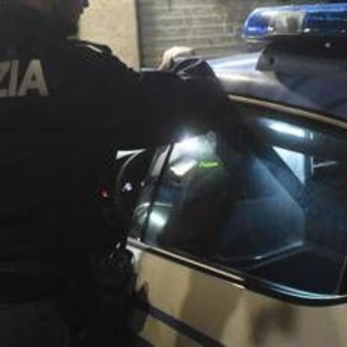 Aggredito e accoltellato in piazza a Prato: 23enne in fin di vita. Fermati due uomini