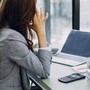 Molestie sul lavoro, anche carezze e confidenze non richieste possono essere risarcite Molestie sul lavoro, anche carezze e confidenze non richieste possono essere risarcite