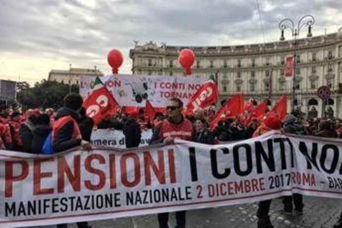 Pensioni, sale ancora l'età con la legge di Bilancio: il sistema è socialmente sostenibile?